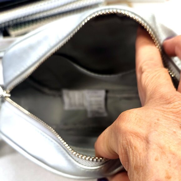 Badgley Mischka Silver Crossbody Bag NWT - Picture 6 of 6